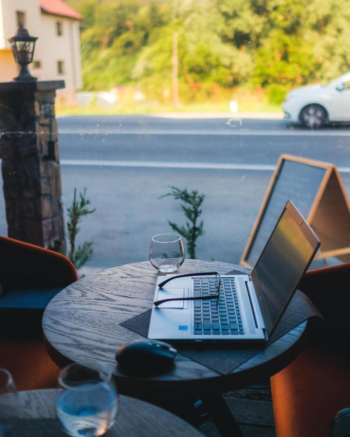 Suru Hotel & Restaurant Buşteni Zewnętrze zdjęcie